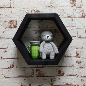 Raft de perete din lemn, in forma hexagonala Carnival mic negru