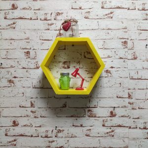Raft de perete din lemn in forma hexagonala Carnival mediu galben