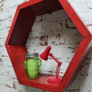 Raft de perete din lemn in forma hexagonala Carnival mediu rosu