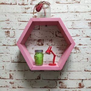 Raft de perete din lemn in forma hexagonala Carnival mediu roz