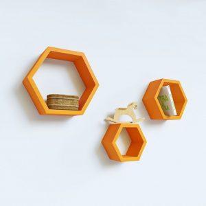 Set 3 rafturi de perete din lemn in forma hexagonala Carnival corai