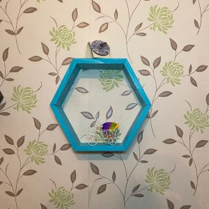 Raft de perete din lemn, in forma hexagonala, tip fagure, Carnival Mare, turquoise