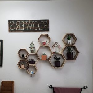 Set 9 rafturi perete Hexa Wood, cu prindere ascunsa, lemn masiv, ars lacuit