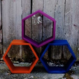 Set 3 rafturi de perete din lemn, in forma hexagonala, cu prindere ascunsa, Carnival, orange/albastru/violet, 37,5 x 32,5 x 9,5 cm