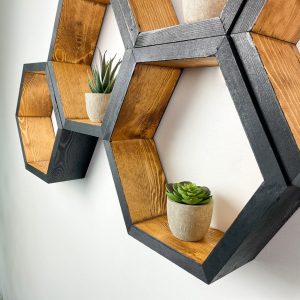 Set 6 rafturi de perete din lemn, in forma hexagonala, cu prindere ascunsa, Circus mediu, nuc/negru