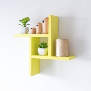 Raft de perete din lemn, Spriral Wood, galben, 30x30x9.4 cm