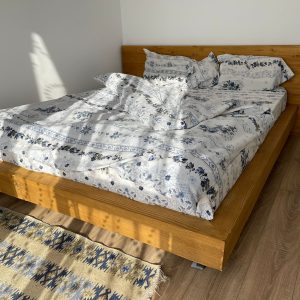 Pat din lemn cu structura metalica si lumini led, 160×200 cm