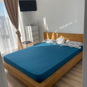 Pat din lemn cu structura metalica si lumini led, 180×200 cm